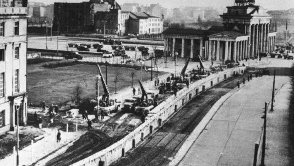 A queda do Muro de Berlim em 1989 - TecnoDicas e Trends