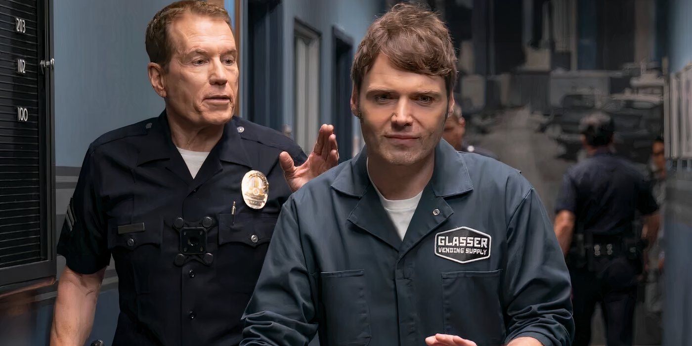 Seth Gabel está sorrindo enquanto um policial fala de trás dele na temporada 7, episódio 5, episódio 5