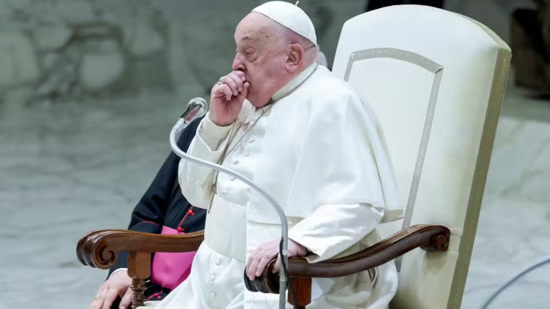 Papa Francisco Apresenta Melhoras Após Diagnóstico de Pneumonia