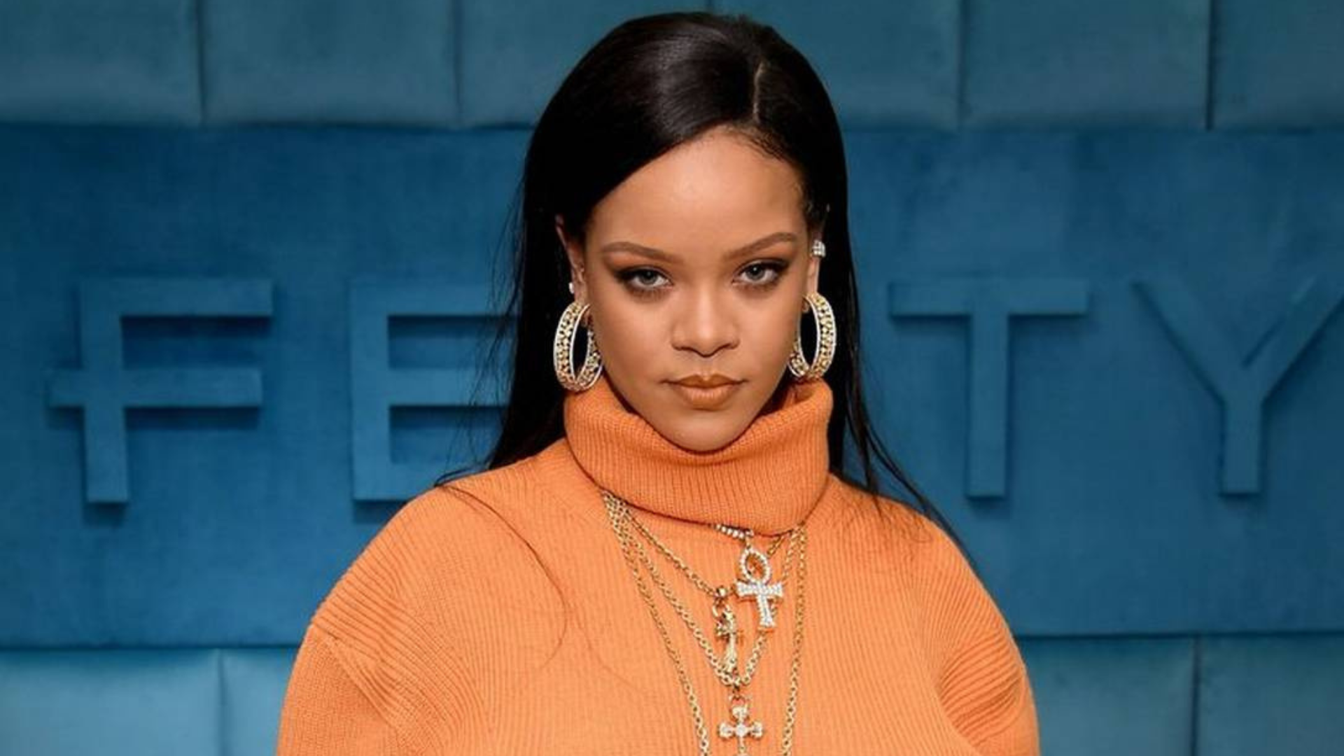Rihanna Ignora Protestos Furiosos Após Polêmica no Tribunal!